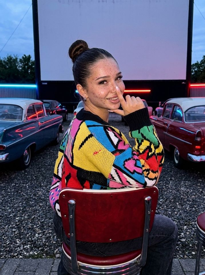 L'influenceuse au cinéma en plein air